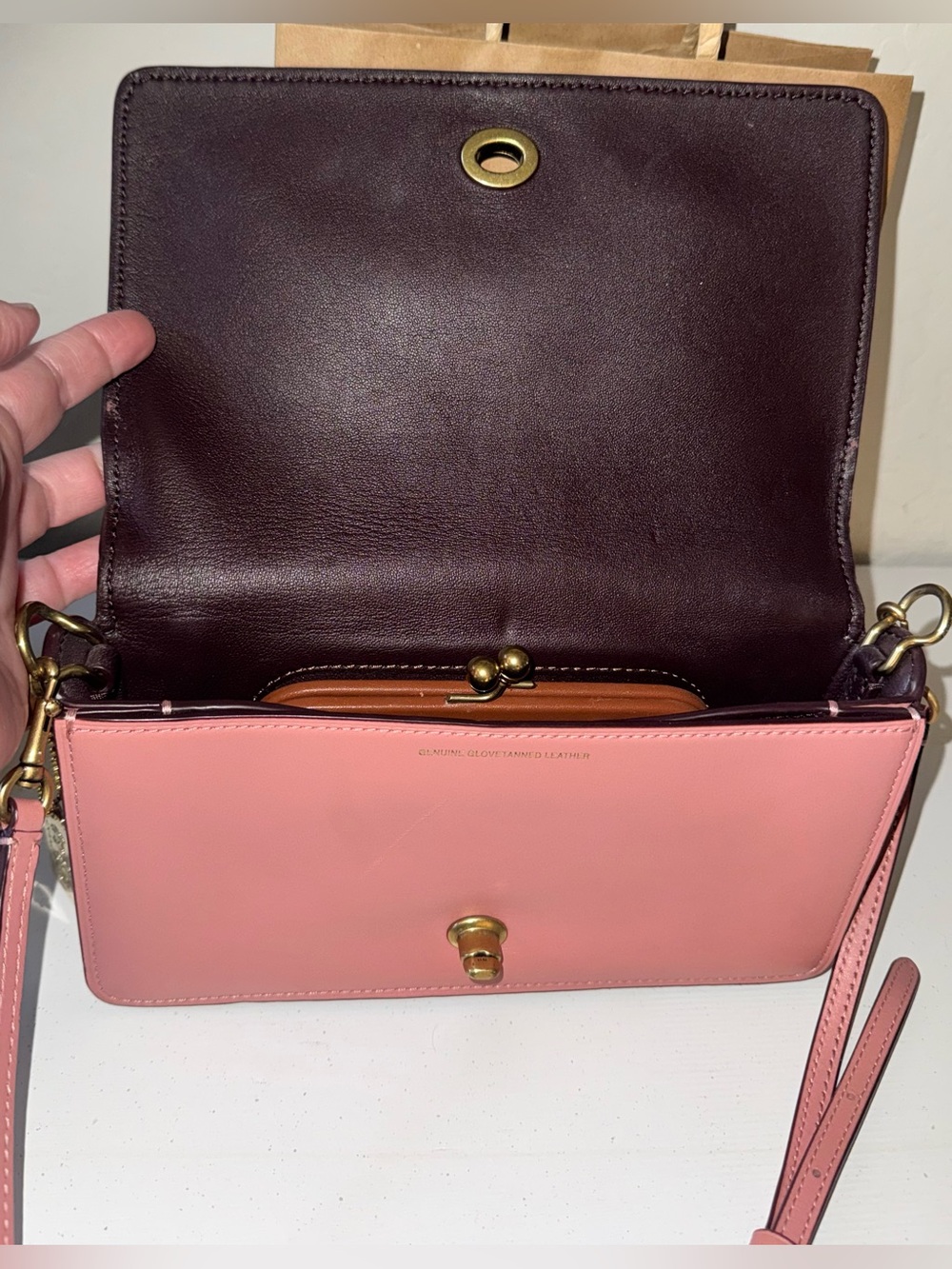 Coach 1941 Dinky Glove tanned Leather Crossbody bag Pink & Oxblood 2018 - 37296 - Picture 6 of 16